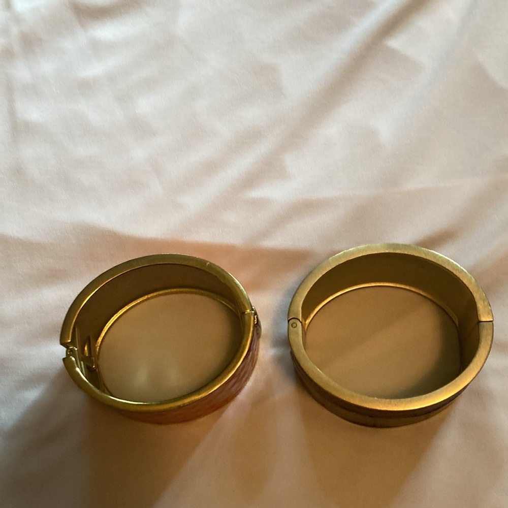 Cuff bracelets - Picture 2 of 4